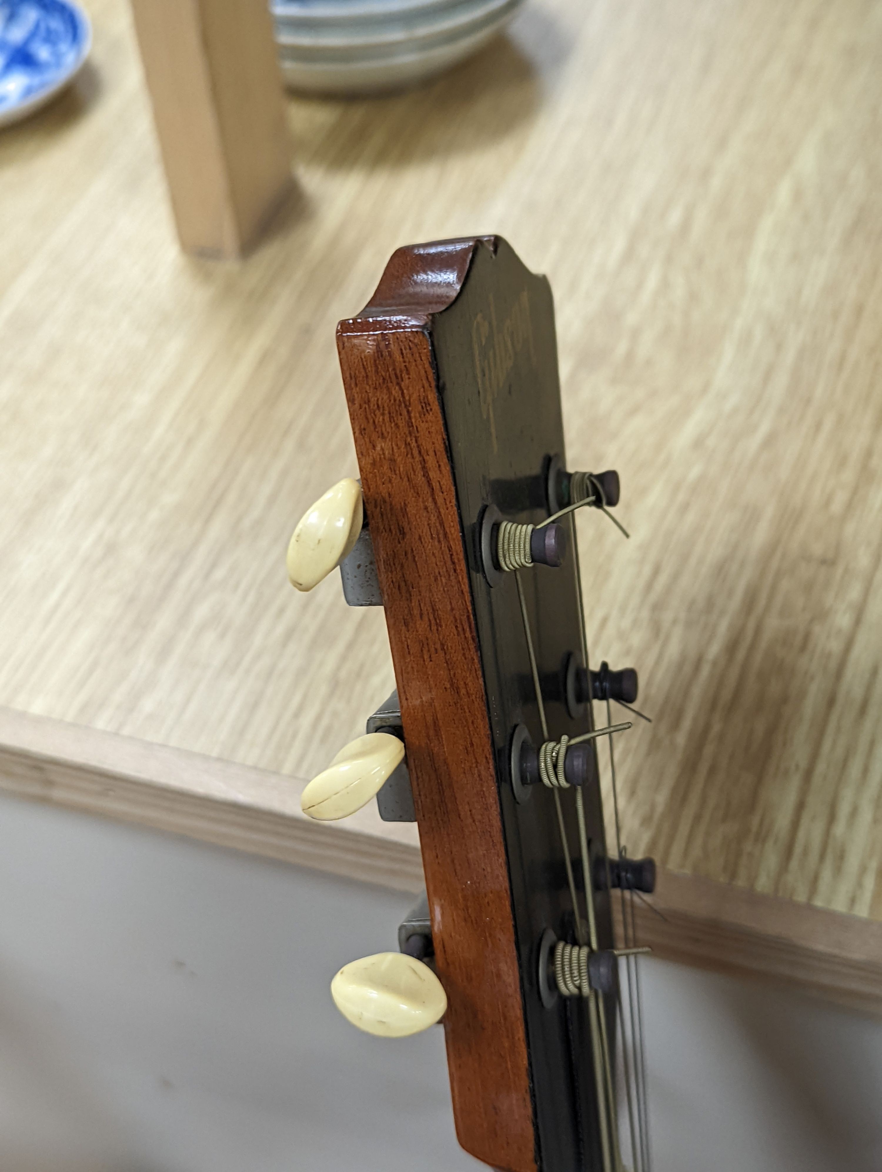 A Gibson acoustic guitar in hard case, serial no. 430 862